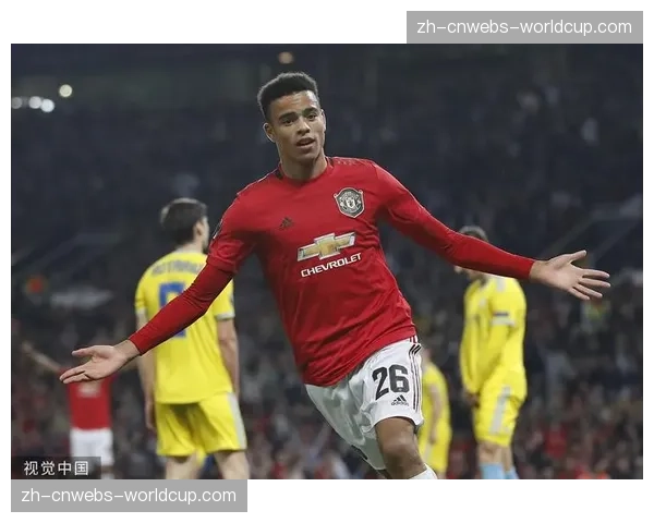 曼联官方宣布与18岁青训中场签订首份职业合同